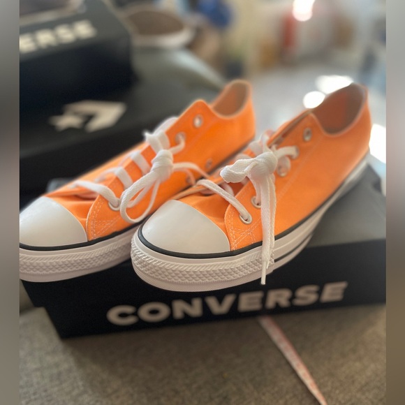 Converse Peach Sneakers - Picture 4 of 8